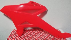OSŁONA ZBIORNIKA PALIWA  LEWA BETA RR 50 MOTARD 2017 RED OEM 024.43.000.10.59