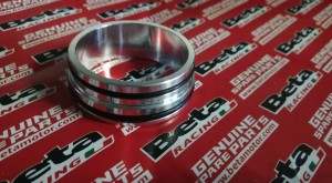 PIERŚCIEŃ DOLNY PRZEDNIEGO ZAWIESZENIA BETA RR 250/300 2T 2013-2020 RR 350/390/430/480 4T 2013-2020 OEM 020343130000