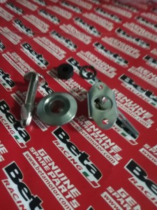 KIT MONTAŻOWY SIEDZENIA BETA RR 50 OEM 2002030800 