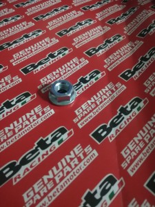 NAKRĘTKA TRZYMAKA KOŁA PRZEDNIEGO ORAZ TYLNEGO  ORAZ MOCOWANIA MAŁEGO ŚLIZGU BETA RR 125/200/250/300 2T /RR 4T ALL MODELS /XTRAINER OEM1317120000 