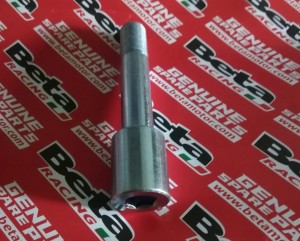 ŚRUBA MOCOWANIA AMORTYZATORA GÓRA /DÓŁ BETA REV 2T 2000-2008 OEM 1165022000