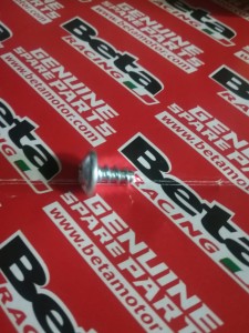 ŚRUBA MOCOWANIA UCHWYTU PRZEDNIEGO PRZEWODU HAMILCOWEGO BETA RR 125/200/250 /300 2T RR 4T ALL MODELS XTRAINER 250/300 2010-2021 OEM 3123566000 