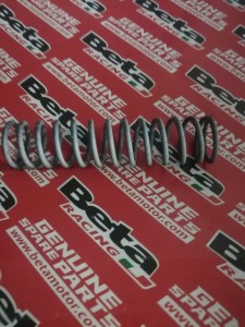 SPRĘŻYNA ZAWORU WYDECHOWEGO BETA RR 250 2T 2014-2021 OEM 026090210000