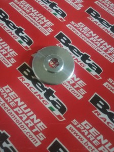 PODKŁADKA KORKA OŚKI KOŁA PRZEDNIEGO BETA RR 400/450/520 2010 -2011 OEM 020410100000