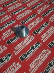 PODKŁADKA ZBIORNIKA PALIWA BETA RR 250/300 2T 2013-2021 XTRAINER 250/300 2T 2015-2021 RR 4T 350/390/430/480 2015-2021 OEM 020430020000