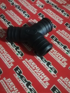 ZŁĄCZKA WĘŻÓW CHŁODNICY BETA RR 4T 350/390/430/450/480/498/520 2010-2019 OEM 020390200000