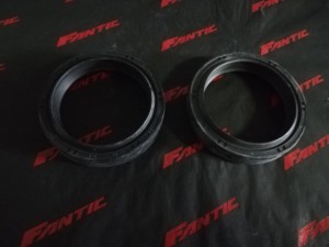 USZCZELNIACZE OLEJOWE PRZEDNIEGO ZWIESZENIA FANTIC XMF-XEF 125 E5 MY21-MY22/MY23/CABALLERO125/250/ 500 E4 MY19 - SCRAMBLER - ANNIVERSARY - DELUXE /MY2021-2023 RALLY /XM-XE 50 E5 MY21-MY22 /23/ 1KPL. 2 SZT . 