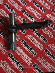 WAŁEK SELEKTORA DZWIGNI ZMIANY BIEGÓW BETA TRIAL REV 3 250/270 2T 2007 OEM 10.13184.000