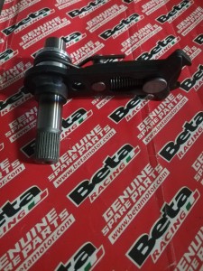 WAŁEK SELEKTOR DŻWIGNI ZMIANY BIEGÓW BETA TRIAL REV 3 2T 250/270 2007 OEM 10.13184.800