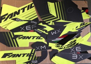Okleina kompletna na motocykl FANTIC XM XE 50 E5 MY23-MY24/XM XE 50 E5 MY23-MY24/XEF 250 TRAIL E5 MY23-MY24  WERSJA BLACK-YELLOW  OEM 09919005